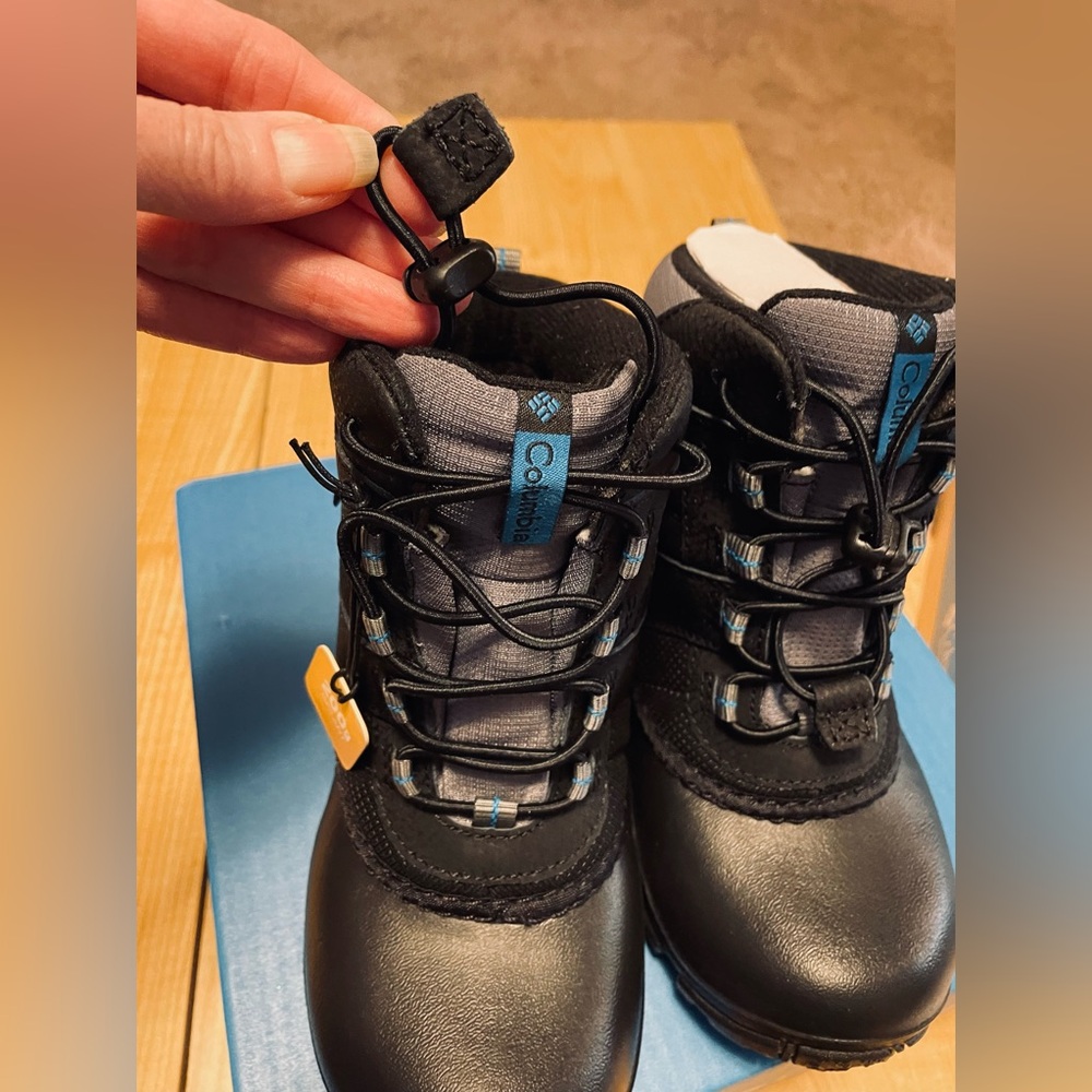 NWT little boys size 13 Columbia tow 2 waterproof 200g insulated boots